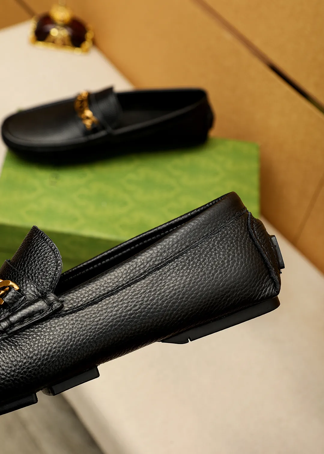 Men's shoes 💰420 💐 Product trademark: GUCCI "Gucci" Doudou shoes Regular size: 38-44 (45🉑️customized) Product materials: Selected imported first-layer pebbled cowhide leather upper + luxury hardware buckle, imported sheep 🐑 leather lining. Strong three-dimensional visual effect, original outsole color: 2 colors available